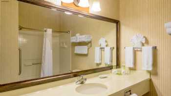 Holiday Inn Express & Suites Raton, an IHG Hotel