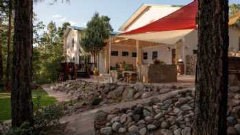 Pueblo Canyon Inn & Gallery