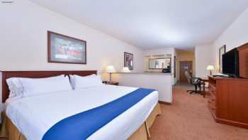 Holiday Inn Express & Suites Farmington (Bloomfield), an IHG Hotel