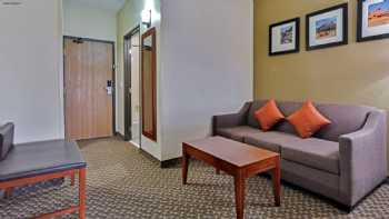 Comfort Suites University