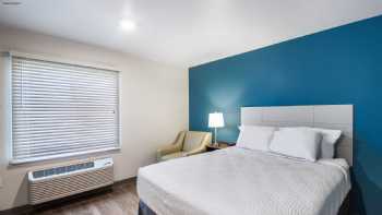 WoodSpring Suites Chicago Addison