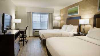 Holiday Inn & Suites Bloomington-Airport, an IHG Hotel