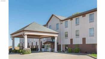 Seasons Inn & Suites Highland (Former - Baymont by Wyndham Highland)