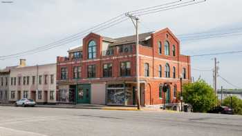 Alton Cracker Factory - Upscale Guest Lodging