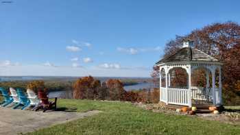 Tara Point Inn & Cottages