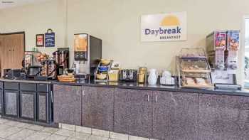 Days Inn & Suites by Wyndham of Morris