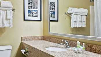 Country Inn & Suites by Radisson, Moline Airport, IL