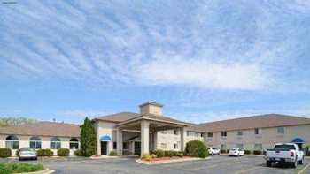 Quality Inn & Suites Woodstock near Lake Geneva