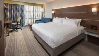 Holiday Inn Express & Suites Springfield, an IHG Hotel