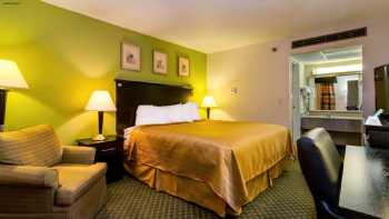 Quality Inn & Suites Moline - Quad Cities