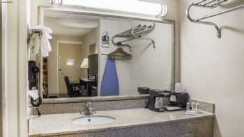 Quality Inn & Suites Moline - Quad Cities