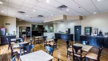 Quality Inn & Suites Moline - Quad Cities