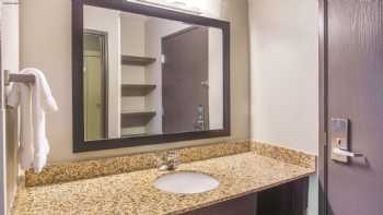 La Quinta Inn & Suites by Wyndham O'Fallon, IL - St. Louis