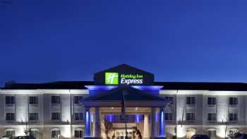 Holiday Inn Express Le Roy - Bloomington Area, an IHG Hotel