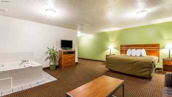 Econo Lodge & Suites