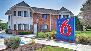 Motel 6 Glenview, IL - Chicago North