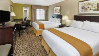 Holiday Inn Express & Suites Chicago-Libertyville, an IHG Hotel