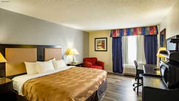 Quality Inn & Suites Woodstock near Lake Geneva