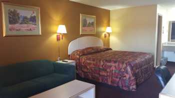 Economy Inn & Suites