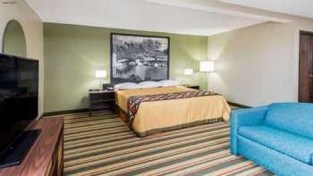 Super 8 by Wyndham Bloomington