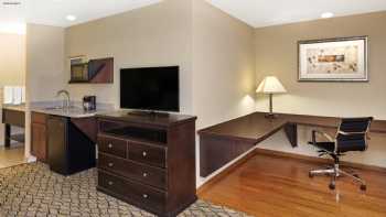 Holiday Inn Express & Suites Chicago-Libertyville, an IHG Hotel