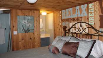 The Cabins and Cottages at Shale Lake