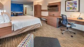 Holiday Inn Express & Suites Lake Zurich-Barrington, an IHG Hotel