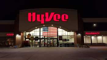 Hy-Vee Grocery Store