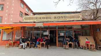 Cadde boyu kıraathanesi