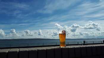 Bureau by the Lough