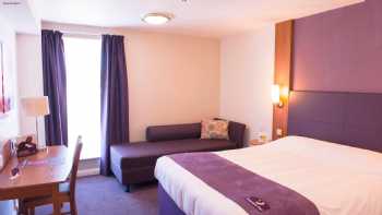 Premier Inn Caerphilly Crossways hotel