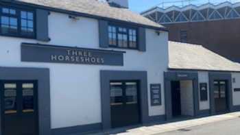 The Three Horseshoes