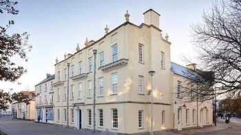 Plas Llanelly House