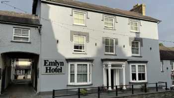 Gwesty'r Emlyn Hotel