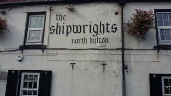 Shipwrights Hotel & Riverside Pub