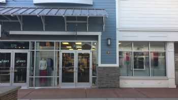 vineyard vines Outlet