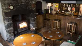 Tu Hwnt I'r Afon Inn (Twnti Pub)