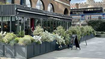 Côte St Katharine Docks