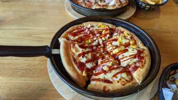 Pizza Hut Restaurants