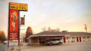 Annie Oakley Motel