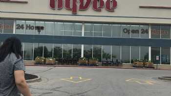 Hy-Vee Grocery Store