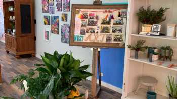 Lynnie's Nest Floral Art Studio by Erica Nordling