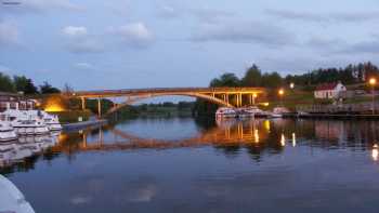 Carrybridge Lakeside Lodge & Marina