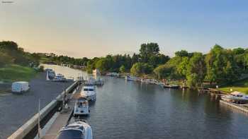 Carrybridge Lakeside Lodge & Marina