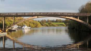 Carrybridge Lakeside Lodge & Marina