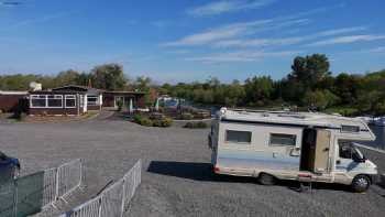 Carrybridge Lakeside Lodge & Marina