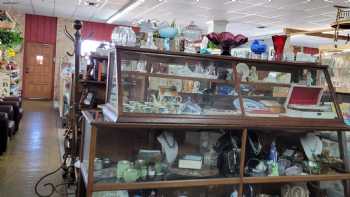 Whistle Stop Antiques-Auction