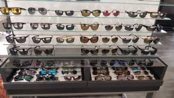 Sunglass Hut