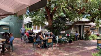 Makawao Courtyard