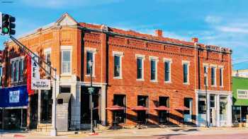 Cafe On the Square